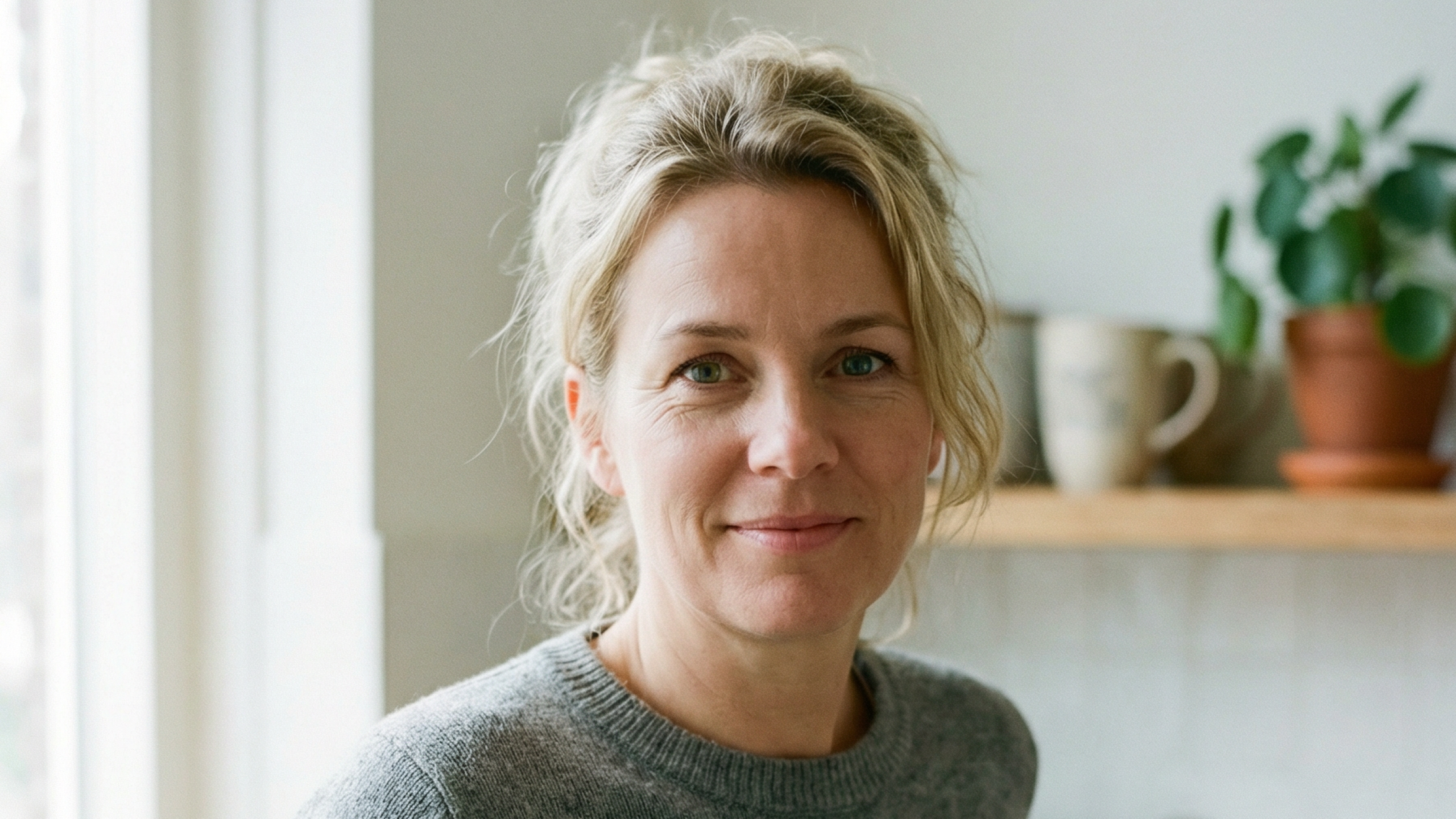 Firefly_Gemini-Flash_Generate-1-photoreal-candid-documentary-portrait-of-the-SAME-everyday-Dutch-woman-in--301645-(4)